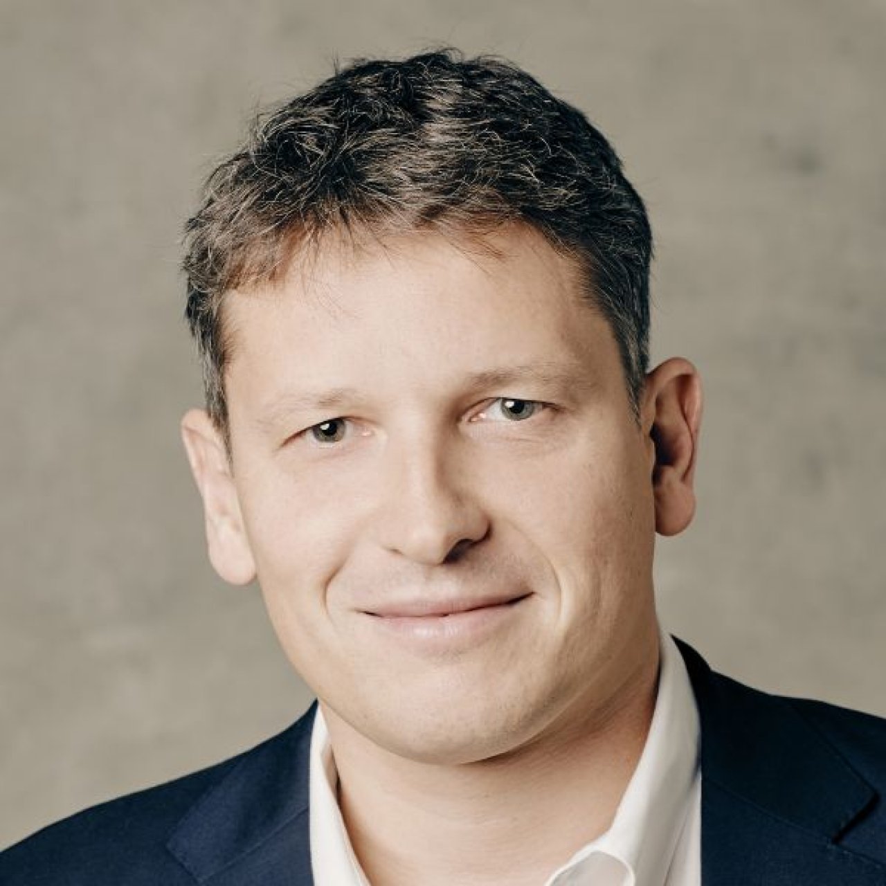 Headshot of Professor Ken Herrmann, M.D., MBA, Chair of the EANM Oncology & Theranostics Committee, who is hosting the theranostics symposium.